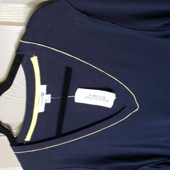 NWT Forever 21 navy v-neck lightweight long sleeve sweater size medium - Picture 2 of 6